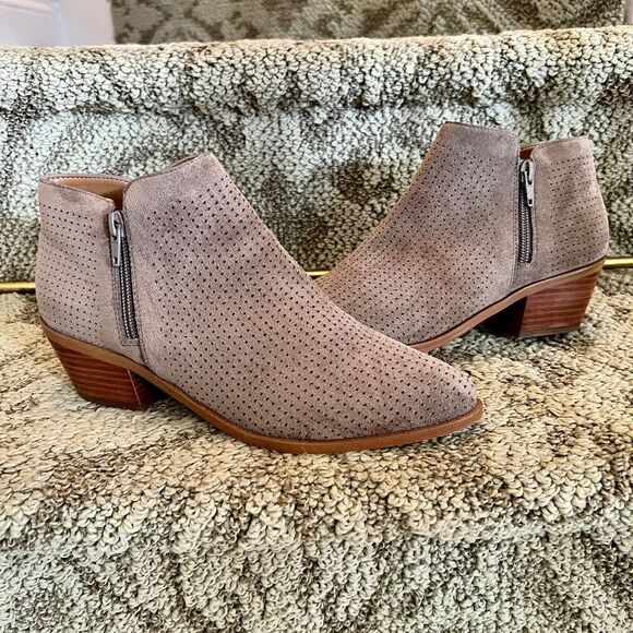 EEUC Women's J.Crew Factory Perforated Microsuede Ankle Bootie Boots Taupe 6.5 M - Picture 1 of 3